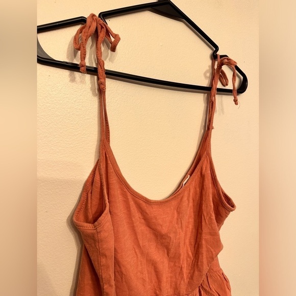 *Project Social T Urban Outfitters, Cropped Ruffle Cami Size Small - Picture 3 of 5